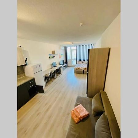 Large Studio In Studentski Grad With Huge Terrace Apartamento Sofía Exterior foto