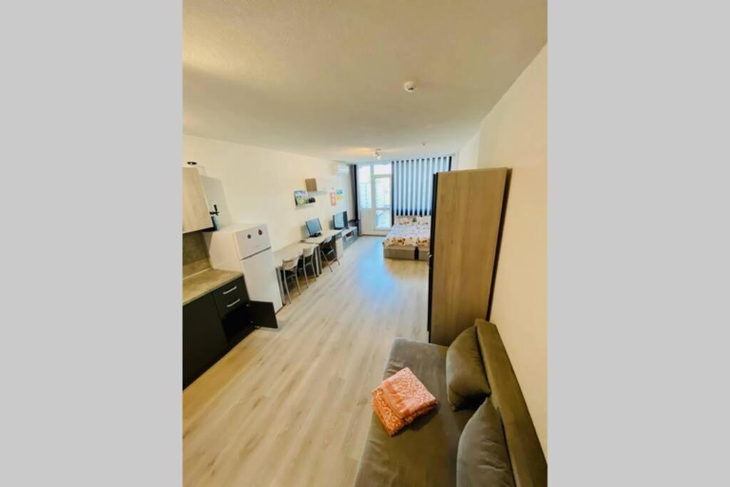 Large Studio In Studentski Grad With Huge Terrace Apartamento Sofía Exterior foto
